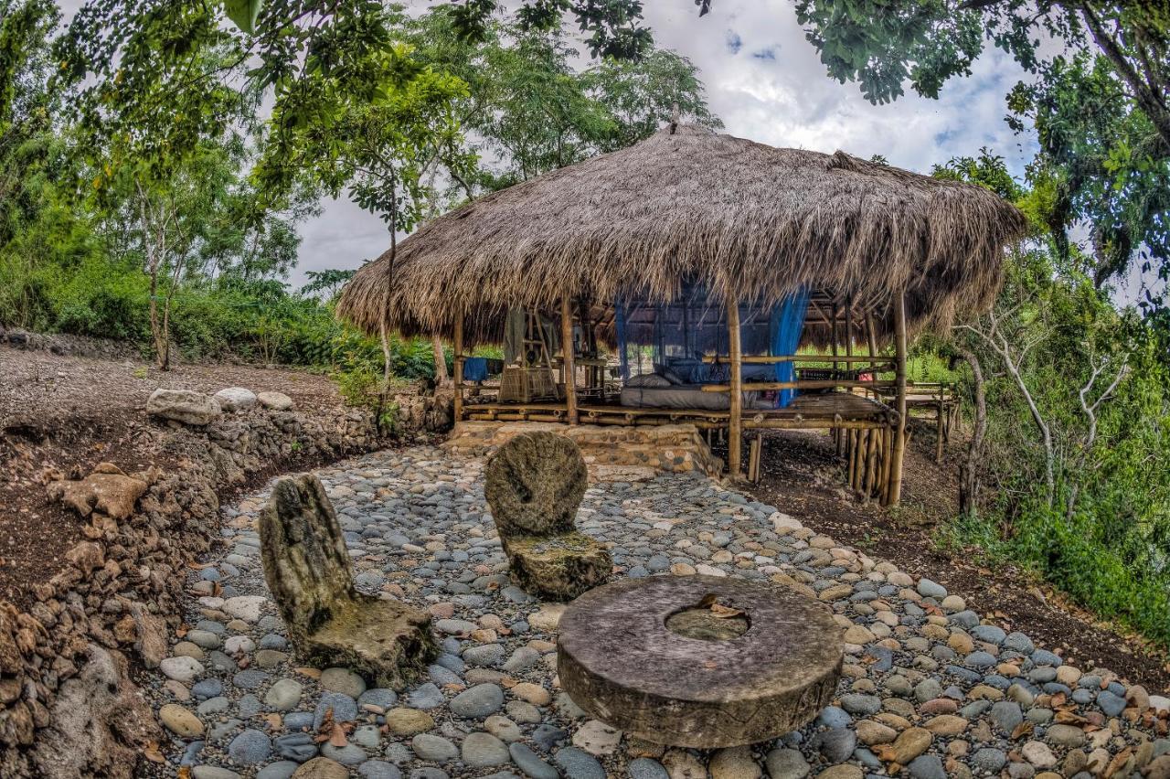 Ngalung Kalla Retreat Waikabubak Extérieur photo